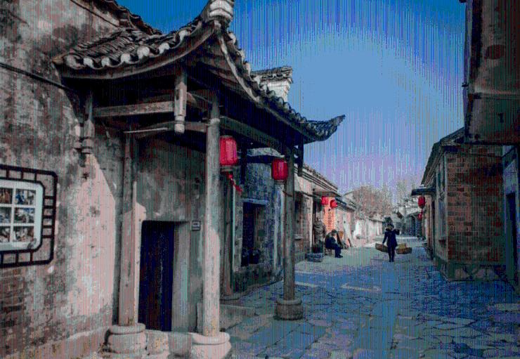“圈占”免费停车位用于收费运营